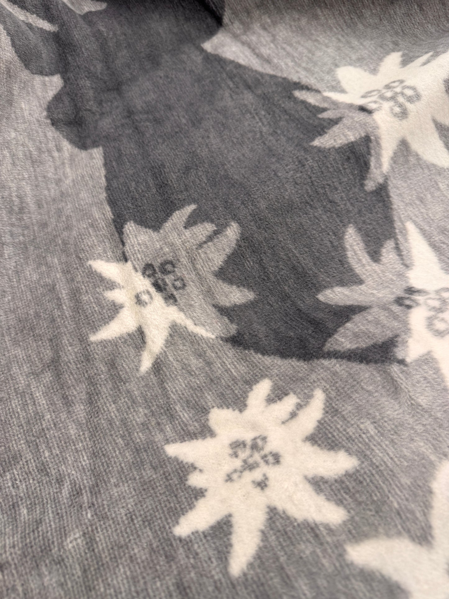 Coperta trofeo grigio